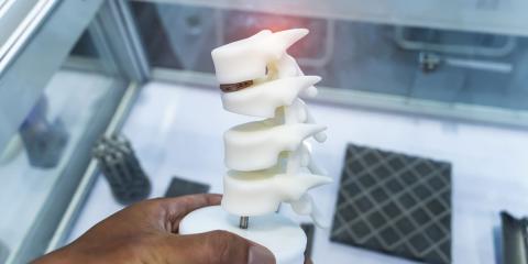 Stampa 3D in ospedale: benefici, limiti e condizioni per un utilizzo clinico efficace 